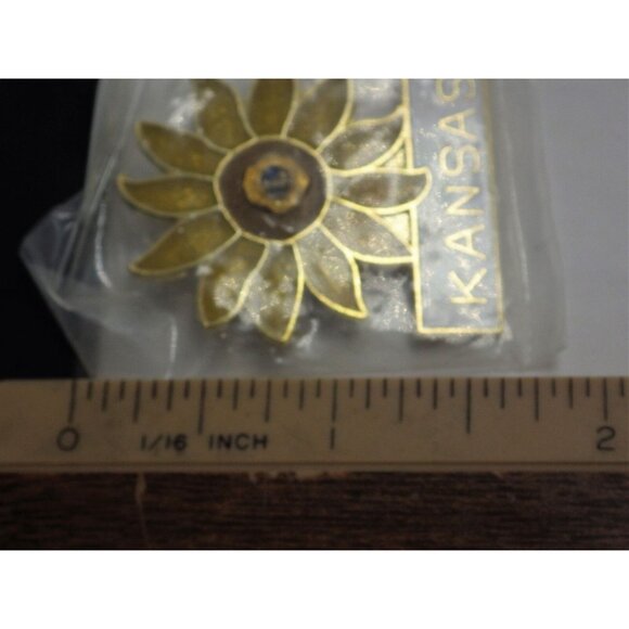 Kansas Lions Club Windmill Wheat Pins Pinbacks  NOS lot 3 - Picture 8 of 12